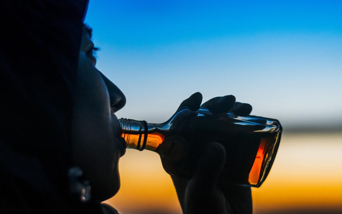 图片[3]-适合一个人喝酒的文案-尖叫文案